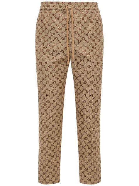 pantaloni gucci gg corti su una persona|Gucci Pantalone in tessuto GG con GG in pelle.